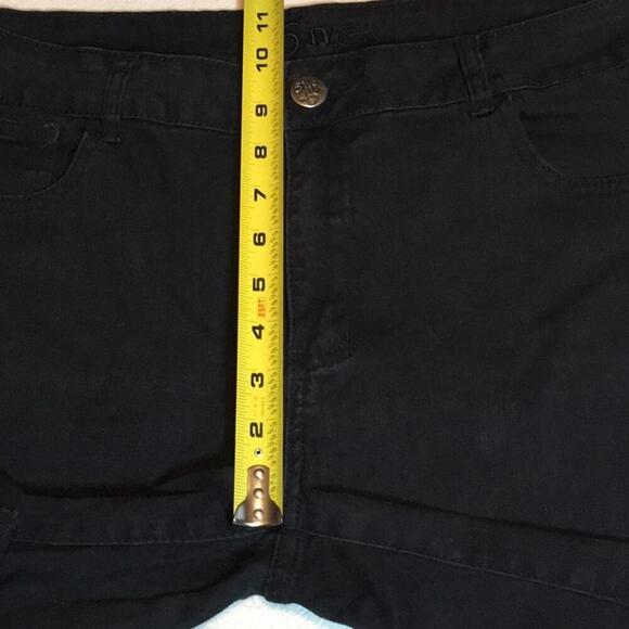 5IVE plus size black Jean shorts, size 16 - Picture 8 of 8